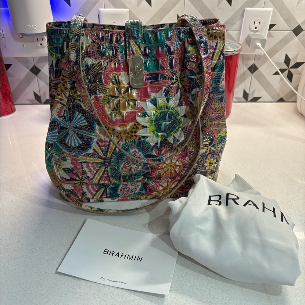 Brahmin Fiora Bucket Bag Desert Melbourne Pattern with Dust Bag EUC